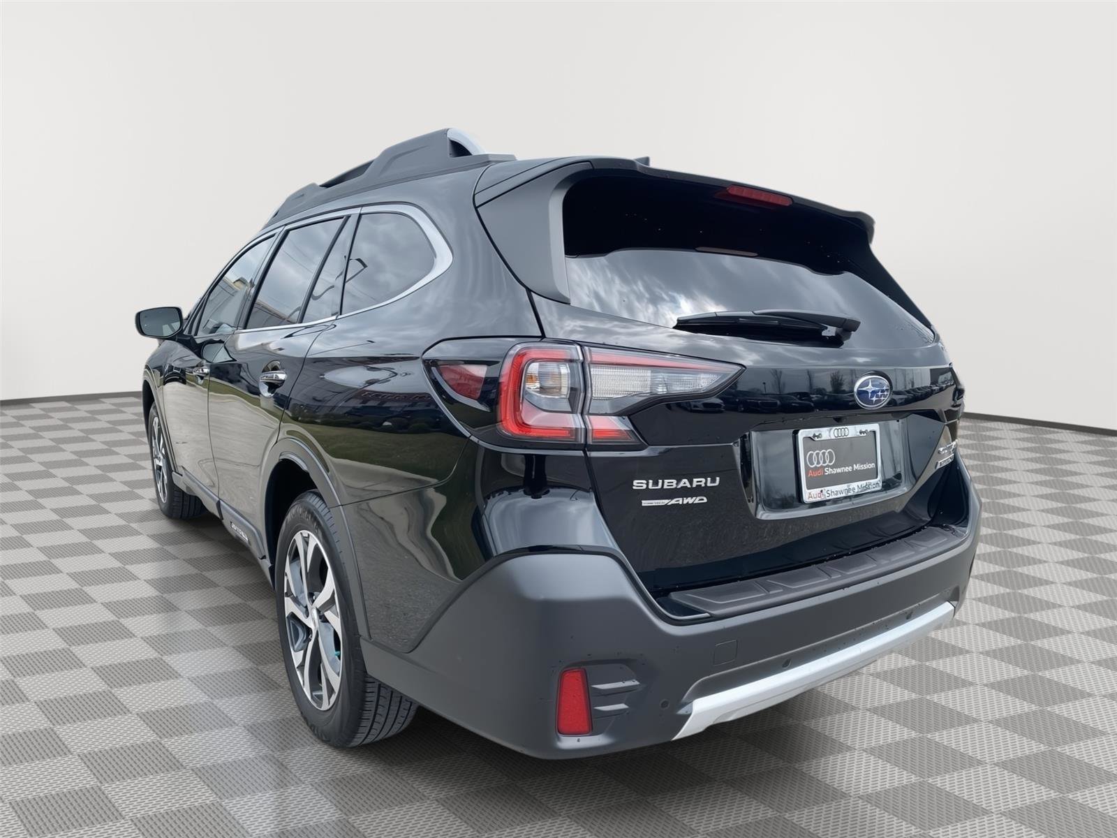 Used 2022 Subaru Outback Touring XT image 3