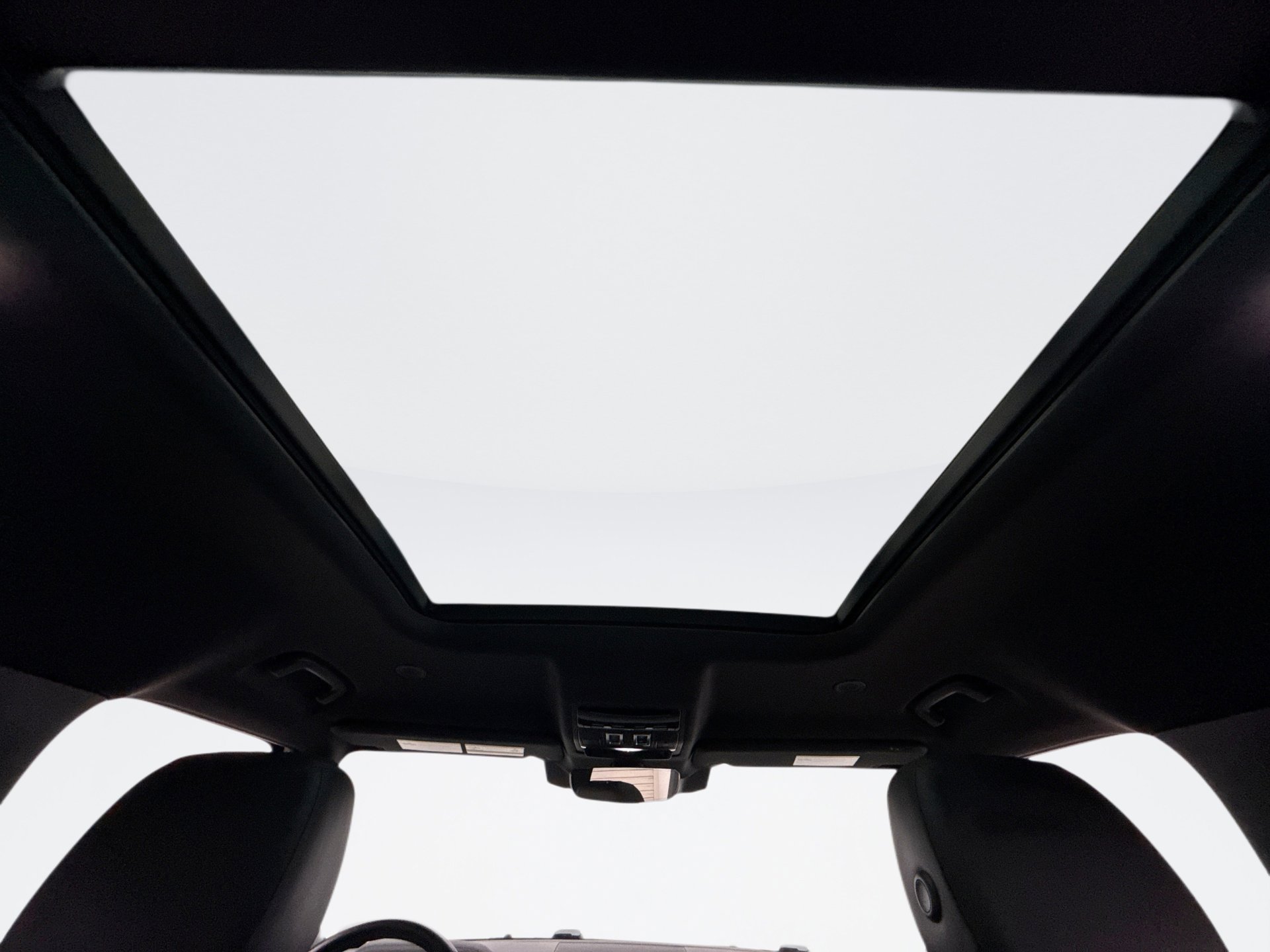 Used 2023 Land Rover Defender 130 SE image 19