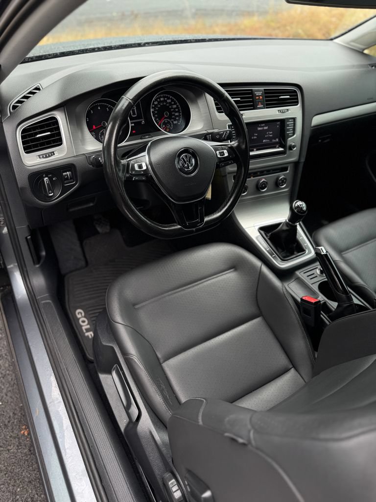Used 2015 Volkswagen Golf S FWD image 28