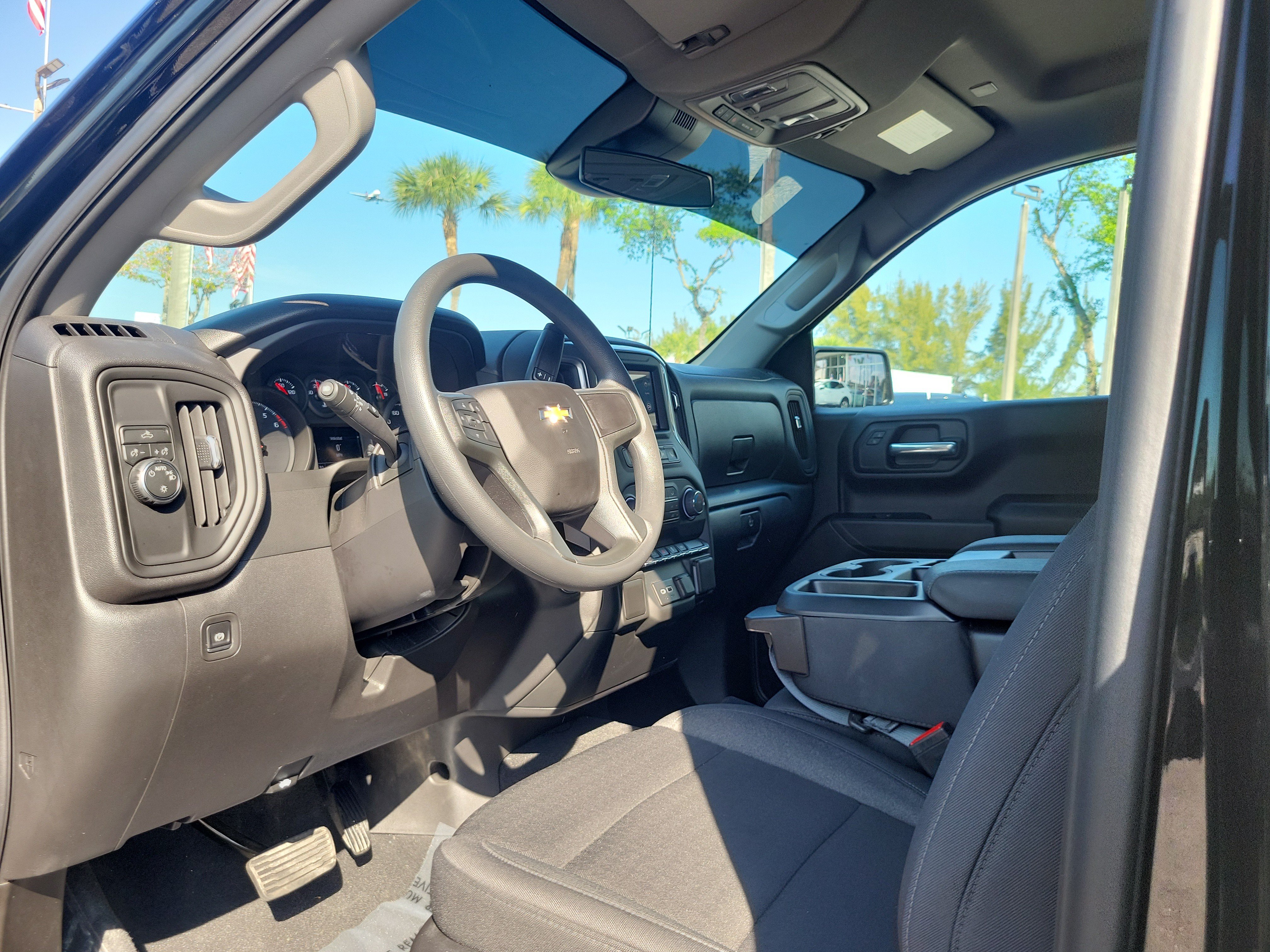 Used 2026 Chevrolet Silverado 1500 Custom w/ Turbomax Blackout Package RWD image 9