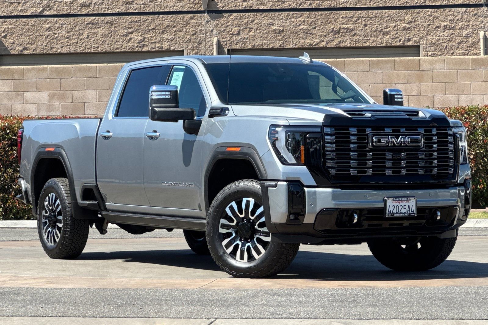 Certified 2025 GMC Sierra 2500 Denali Ultimate AWD/4WD video 2