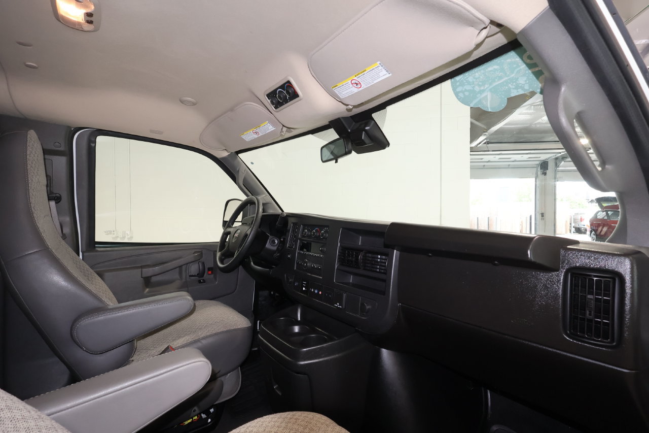 Certified 2025 GMC Savana 3500 LT w/ LT Preferred Equipment Group RWD image 20
