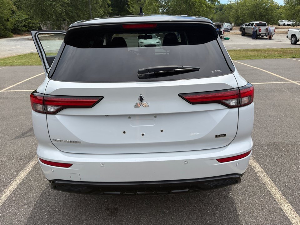 Used 2023 Mitsubishi Outlander SEL AWD/4WD image 18