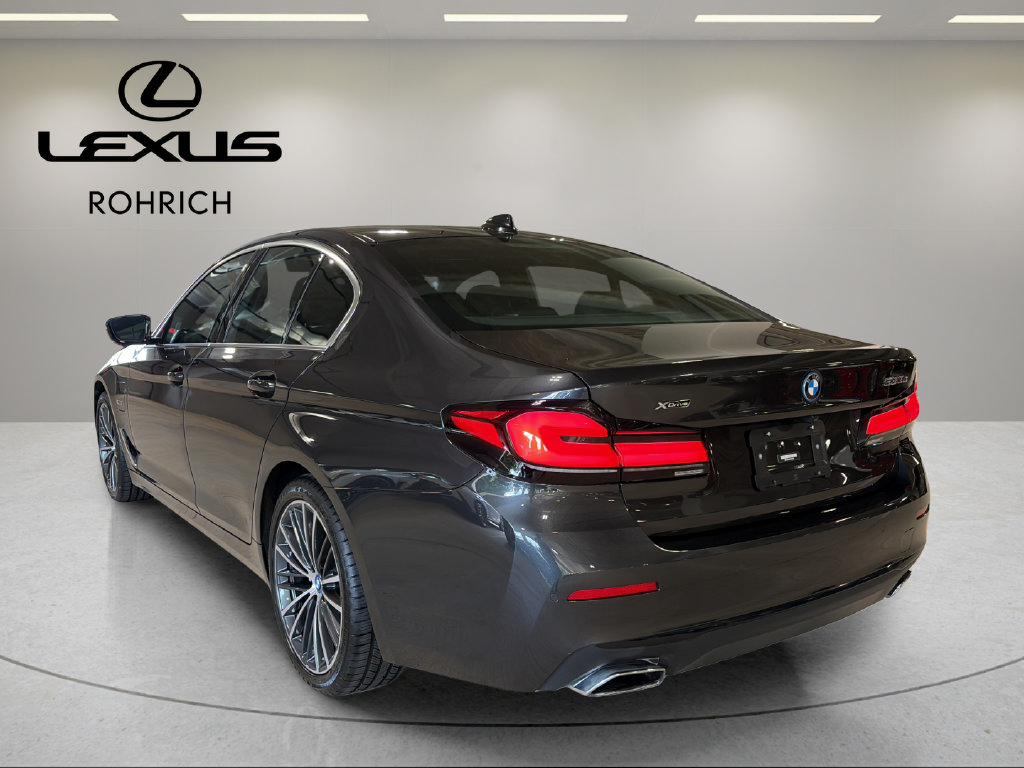 Used 2023 BMW 530e xDrive w/ Premium Package AWD/4WD image 4