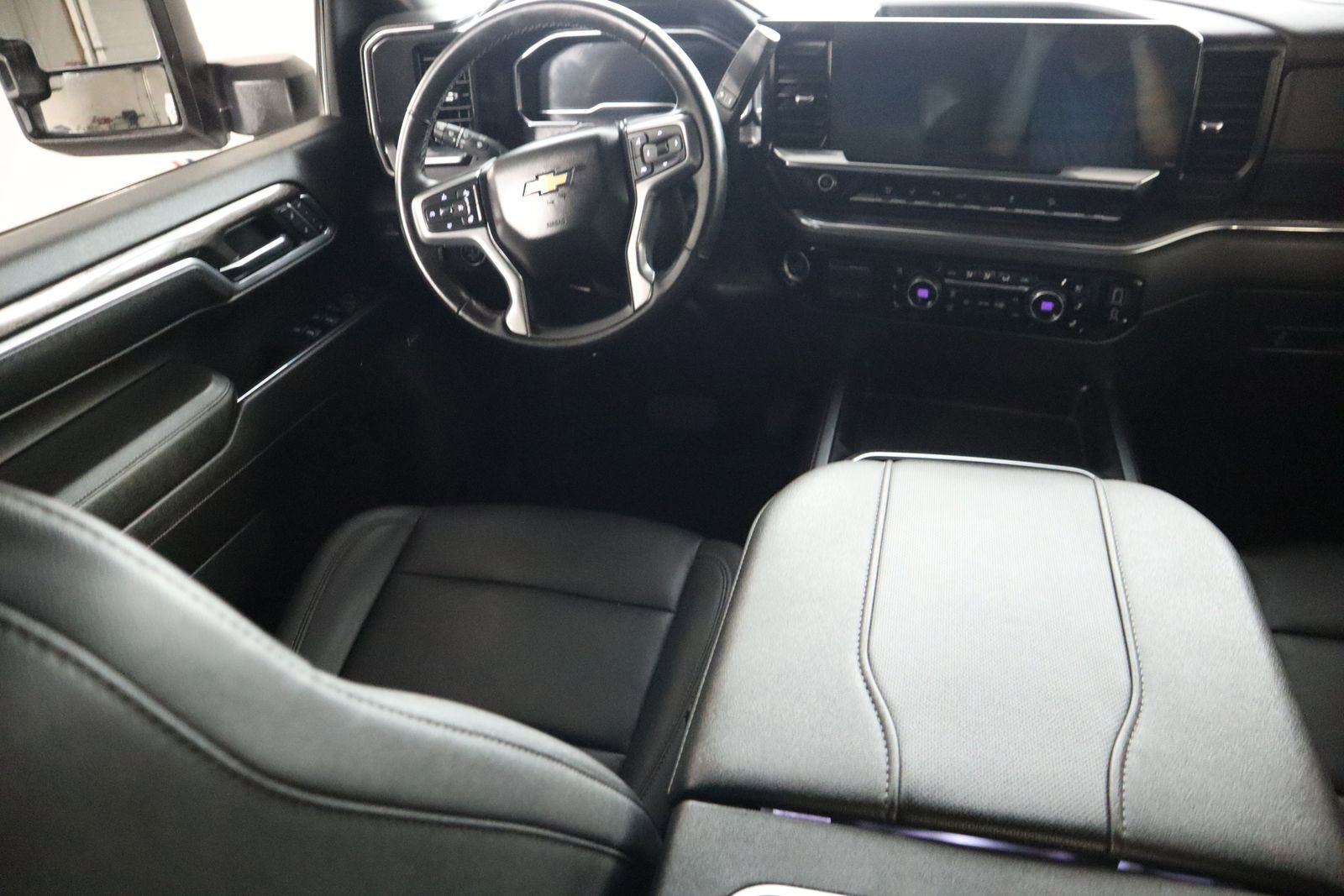 Used 2024 Chevrolet Silverado 2500 LTZ w/ LTZ Convenience Package image 35