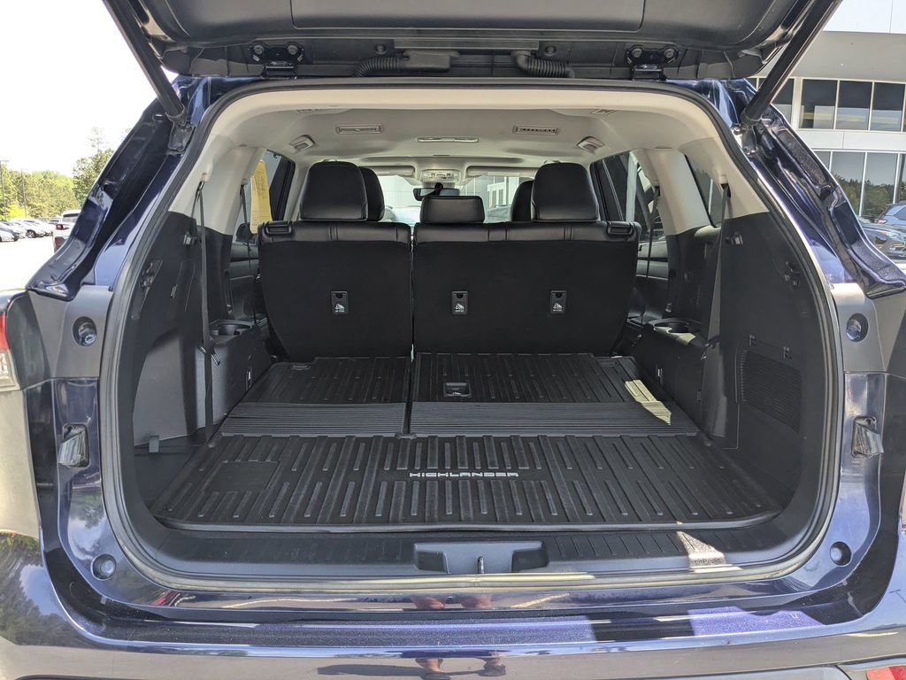 Used 2021 Toyota Highlander XLE FWD image 13