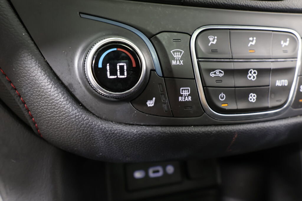 Used 2022 Chevrolet Equinox RS w/ LPO, Floor Liner Package image 39