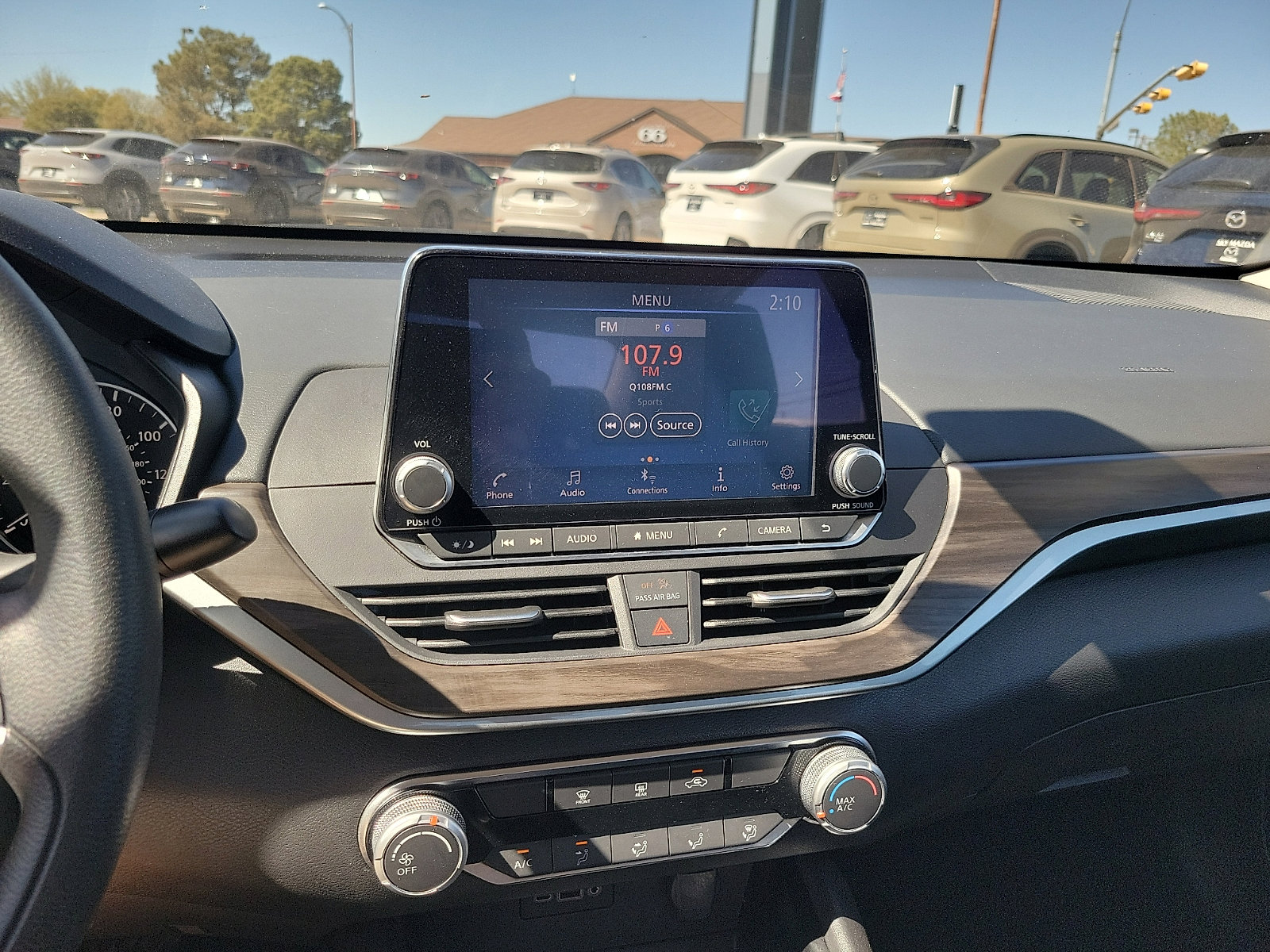 Used 2024 Nissan Altima 2.5 SV image 17