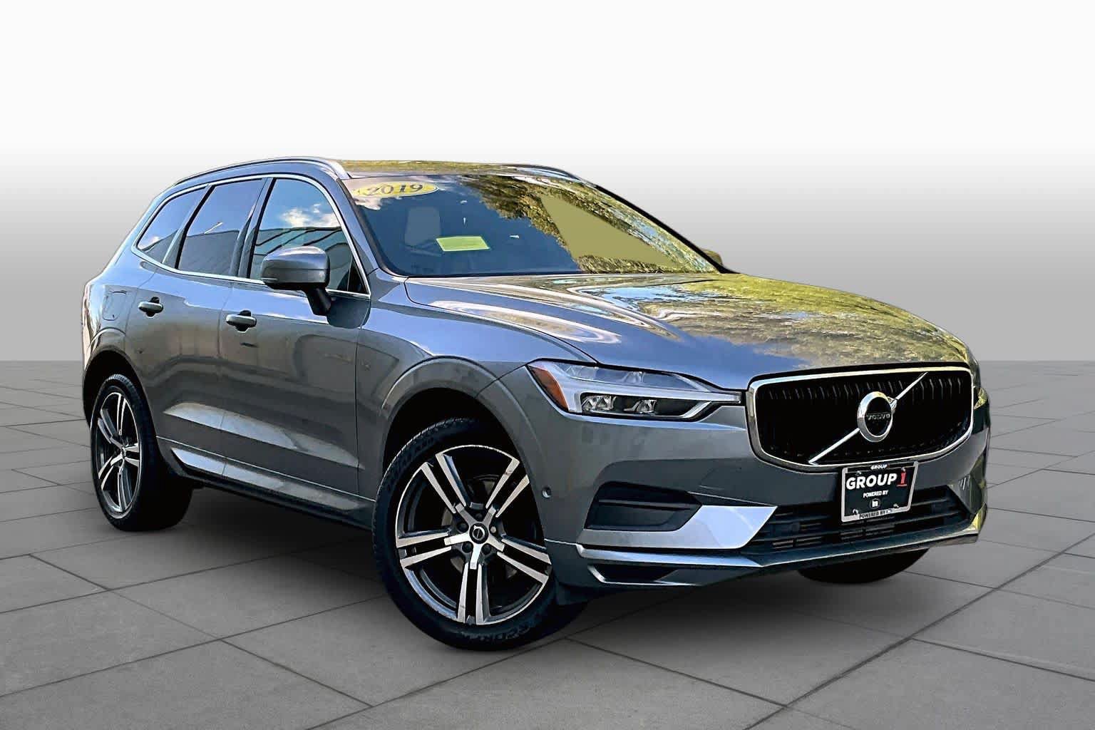 Used 2019 Volvo XC60 T5 Momentum w/ Multimedia Package AWD/4WD image 2