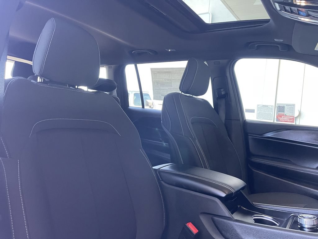 New 2026 Jeep Grand Cherokee L 4WD image 16