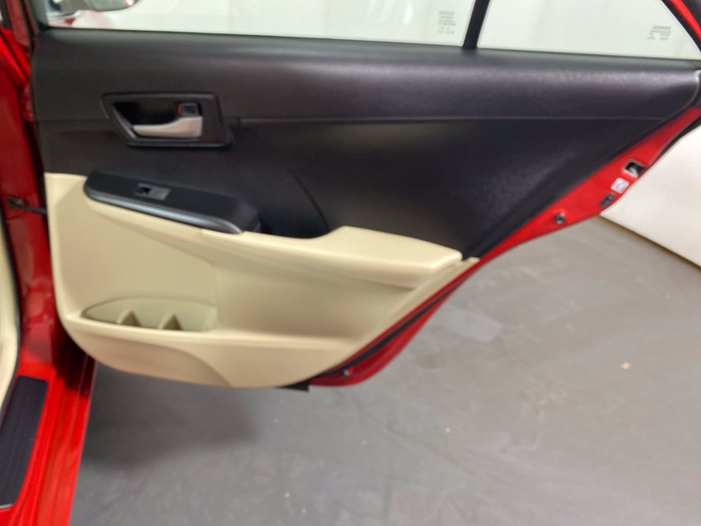 Used 2013 Toyota Camry LE FWD image 28