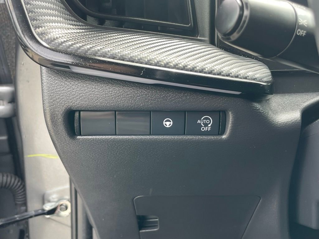 Used 2025 Nissan Kicks SR FWD image 12