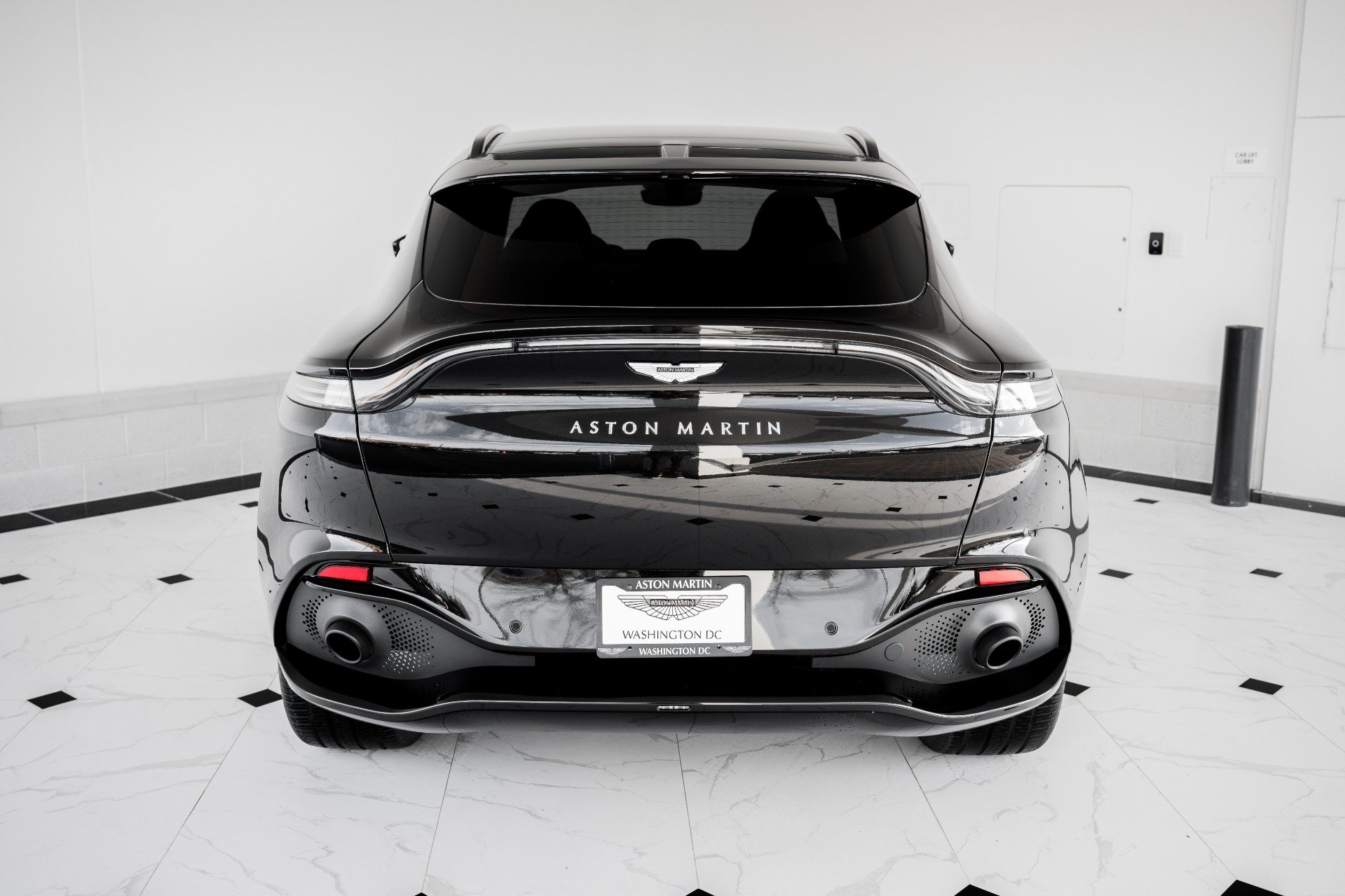 Used 2022 Aston Martin DBX AWD/4WD image 38