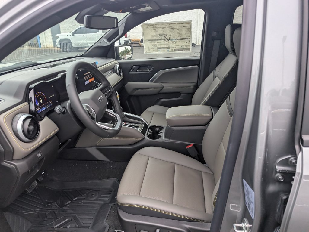 New 2026 Chevrolet Colorado ZR2 w/ Technology Package AWD/4WD image 13