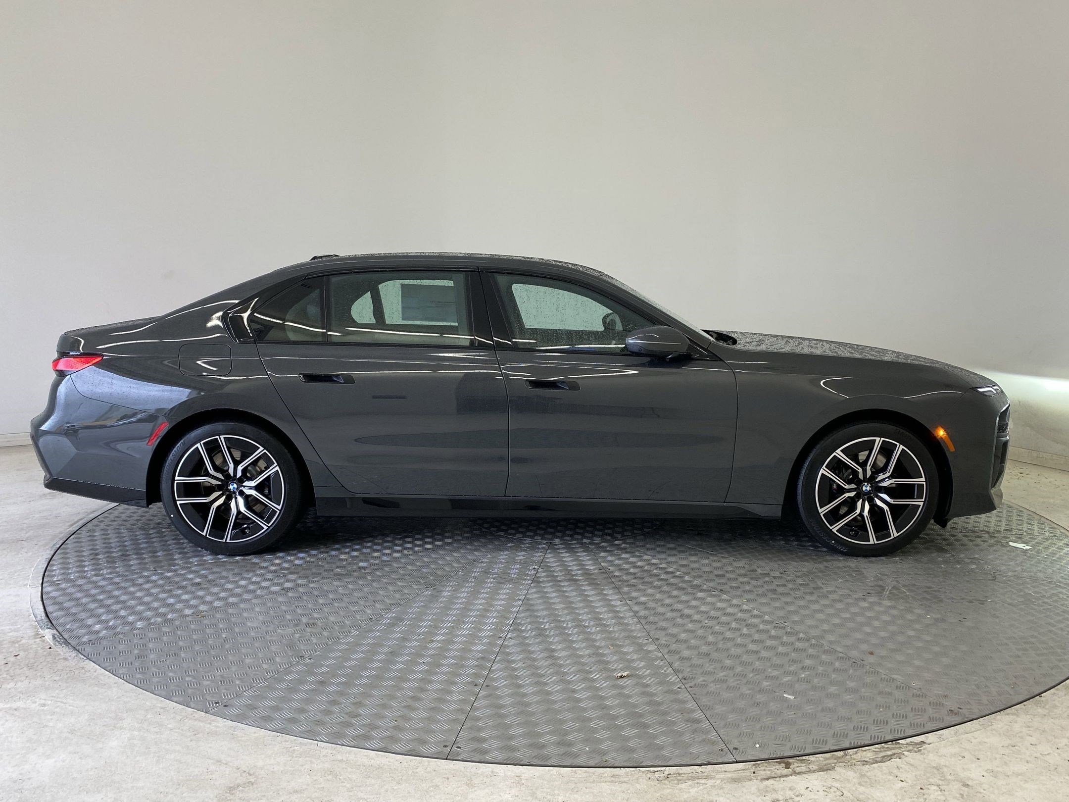 Used 2025 BMW 740i xDrive image 7