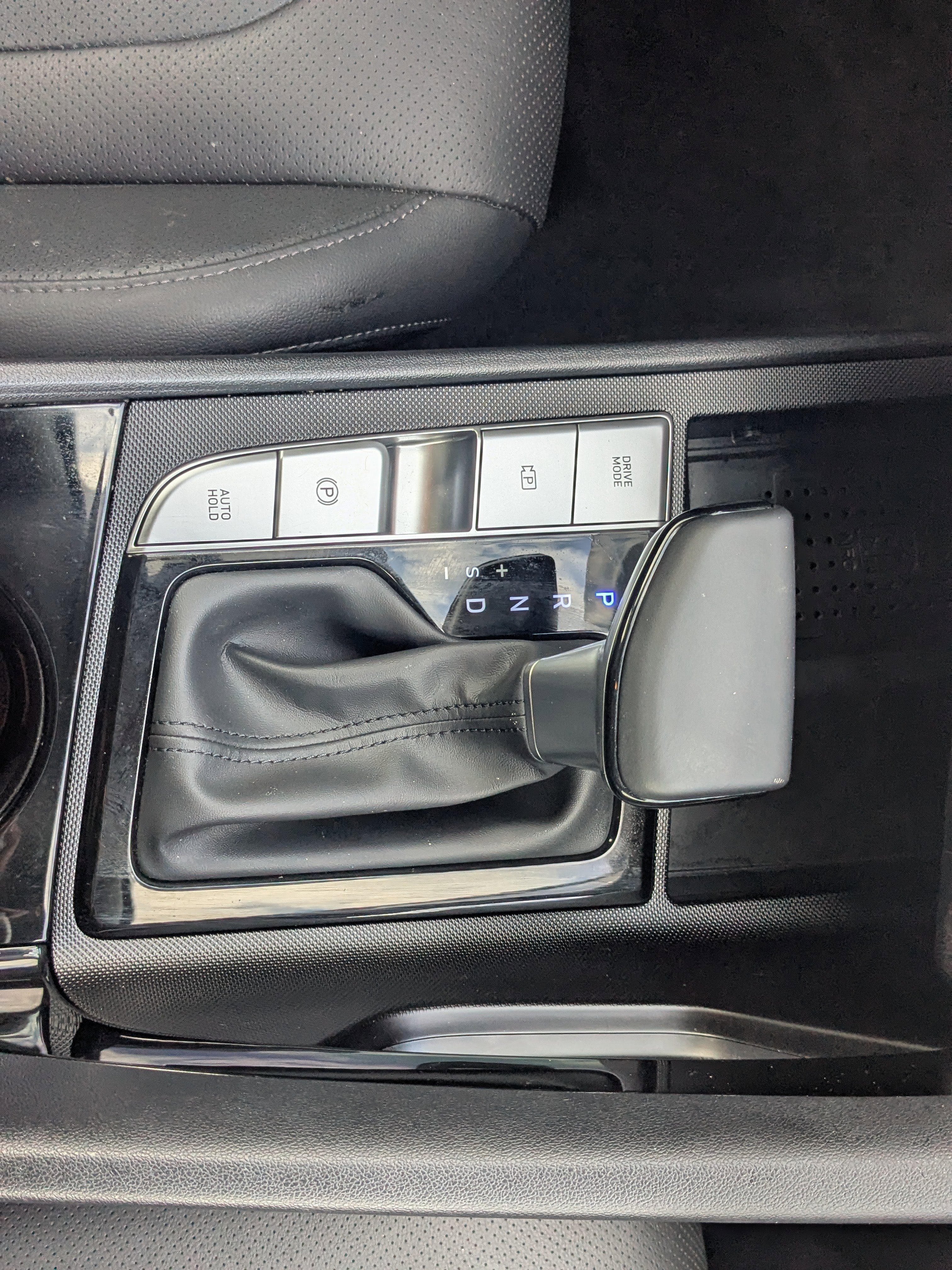 Used 2023 Hyundai Elantra Limited image 15