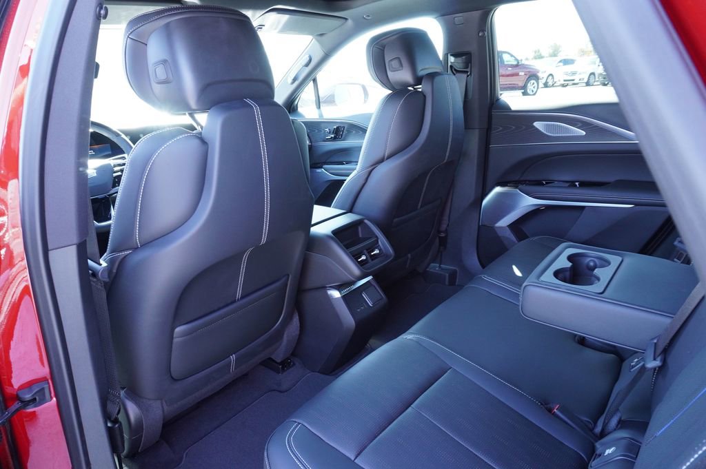 New 2025 Cadillac Lyriq Luxury image 9