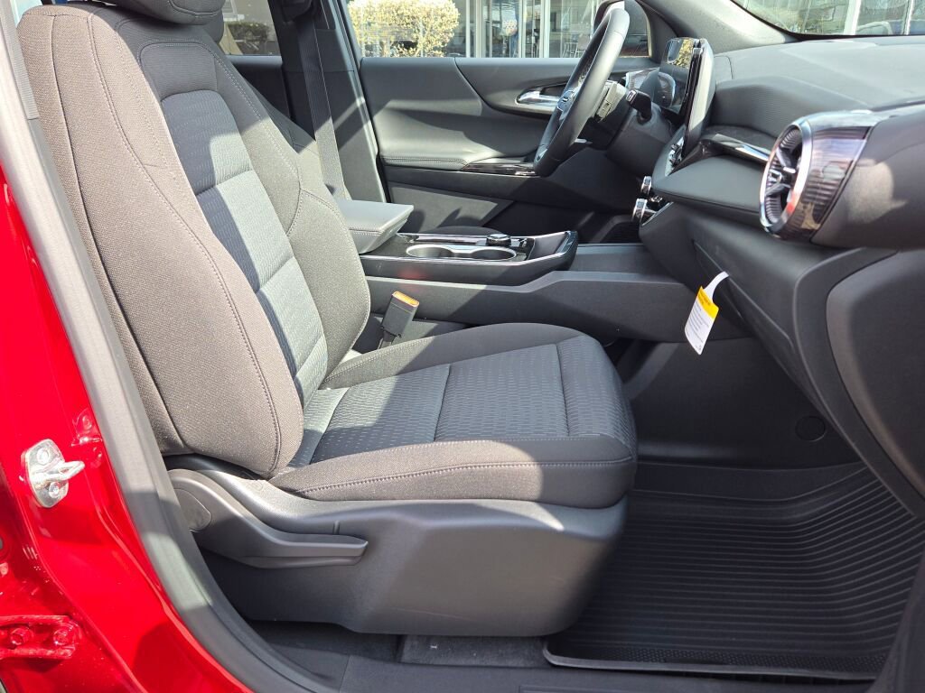New 2026 Chevrolet Equinox LT w/ LPO, Floor Liner Package FWD image 6