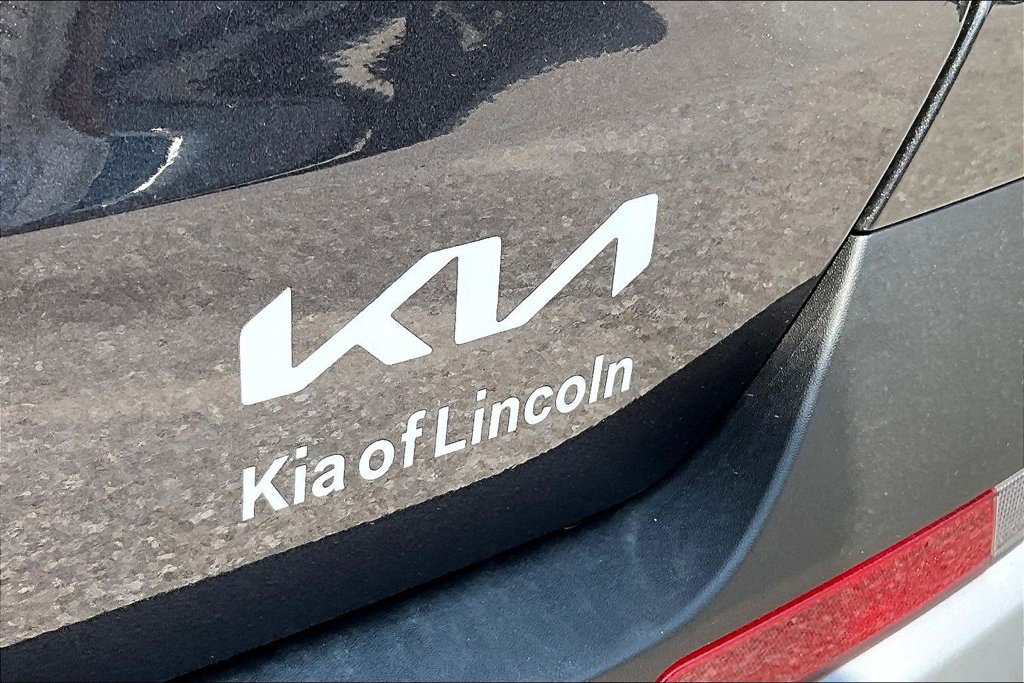 New 2027 Kia Carnival FWD image 9
