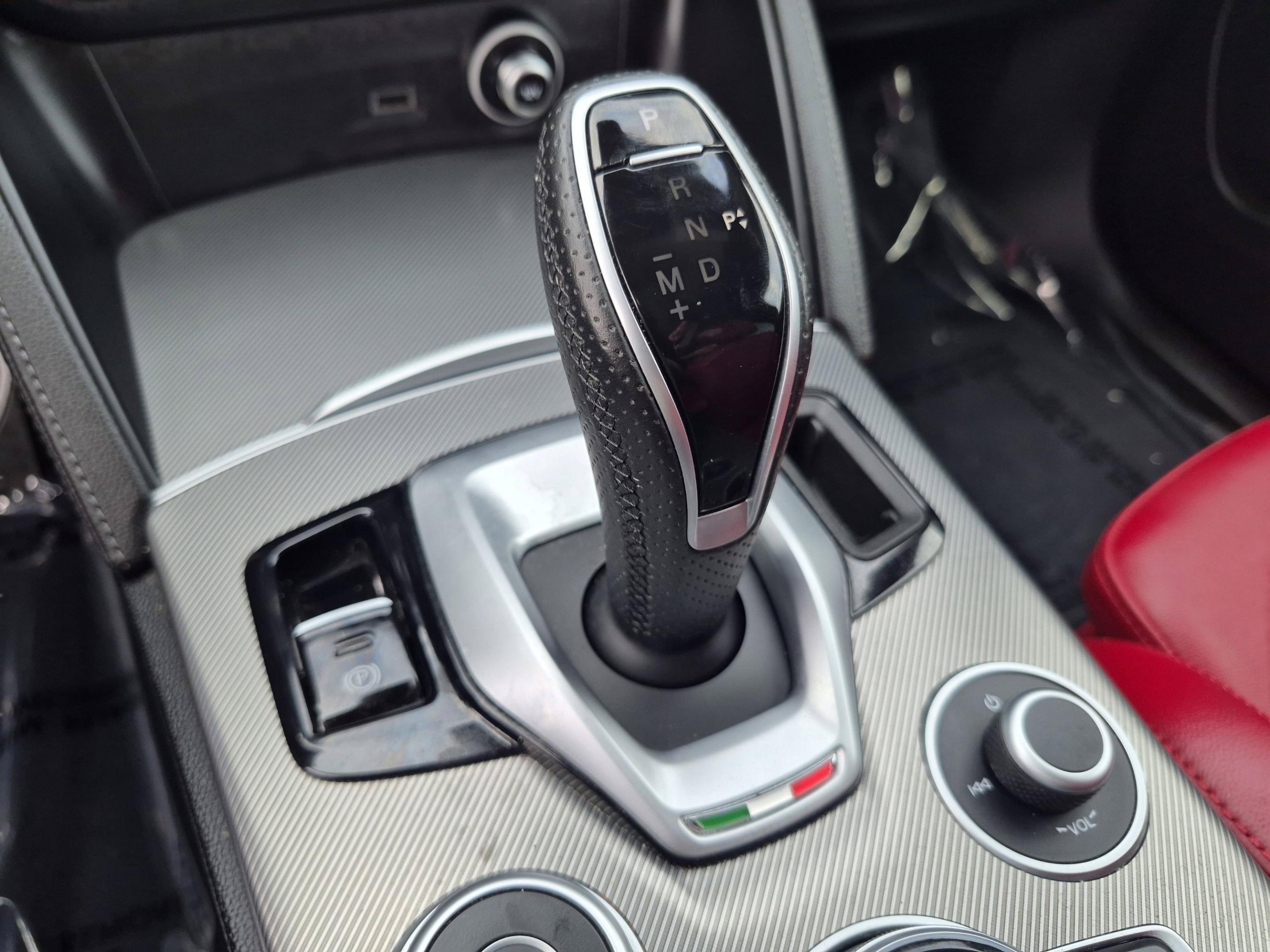 Used 2024 Alfa Romeo Stelvio Veloce AWD/4WD image 44