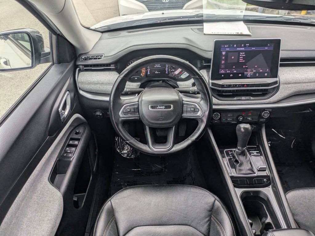 Used 2022 Jeep Compass Latitude w/ Sun and Sound Group AWD/4WD image 17