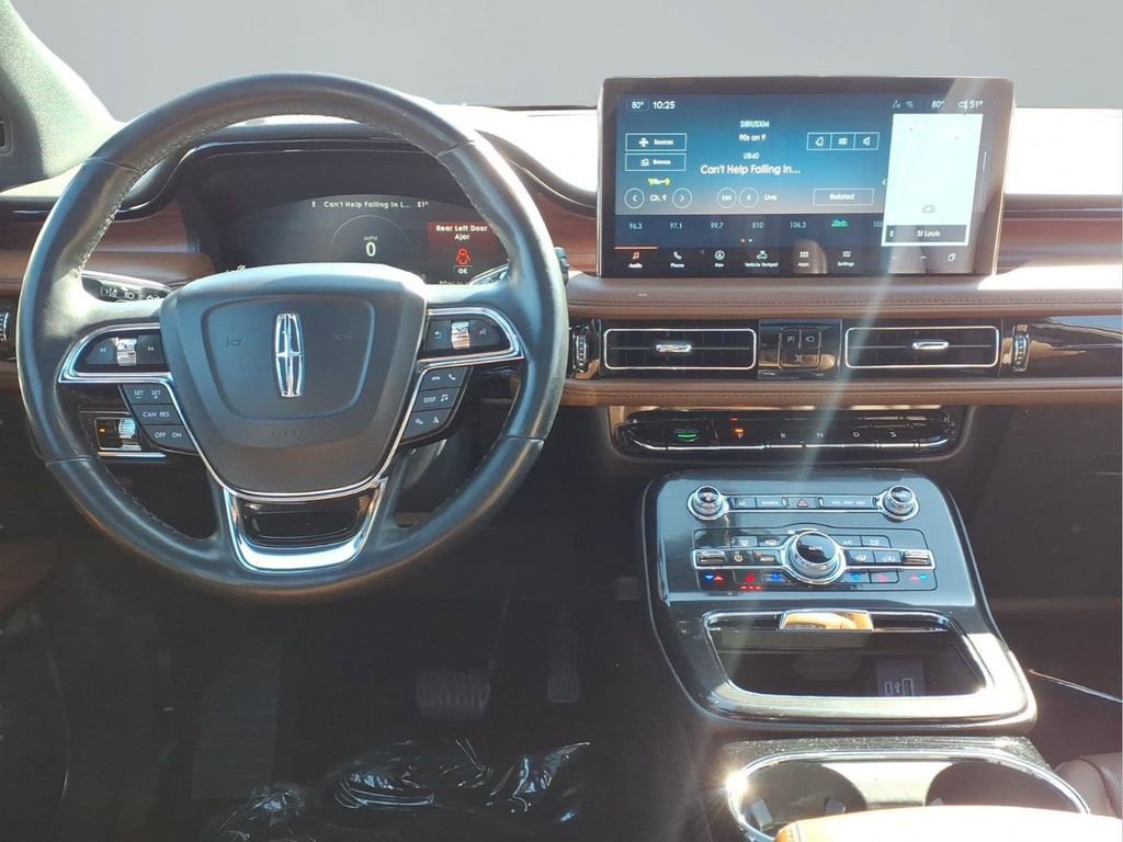 Used 2022 Lincoln Nautilus Reserve w/ Cargo Utility Package AWD/4WD image 4