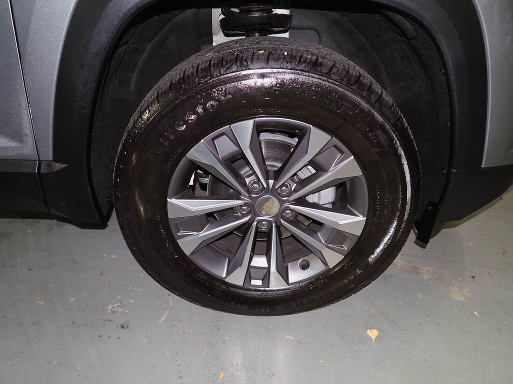 Used 2025 Chevrolet Equinox LT image 32