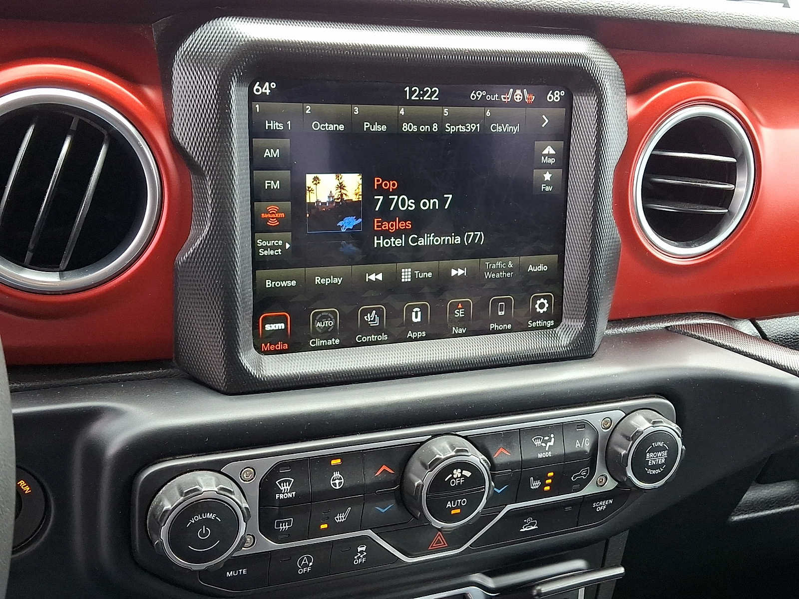 Certified 2023 Jeep Gladiator Rubicon w/ Cold Weather Group AWD/4WD image 18