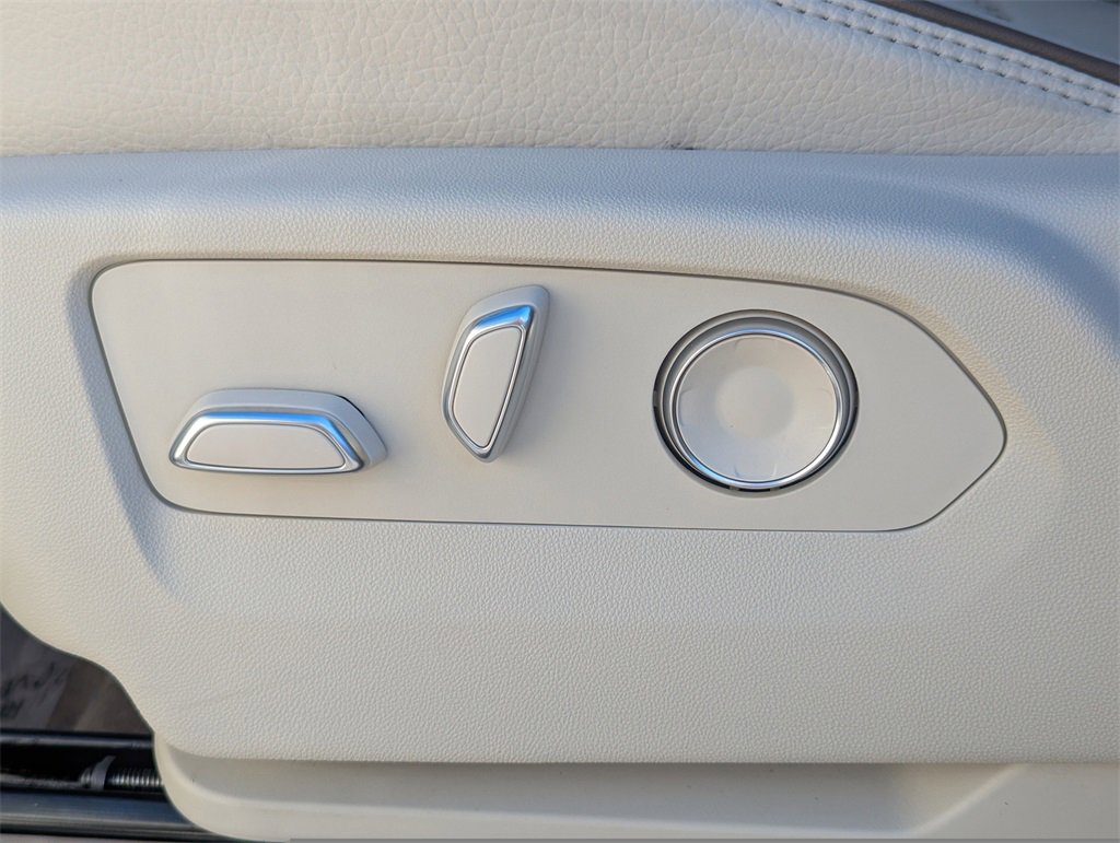 Used 2023 GMC Yukon Denali image 14