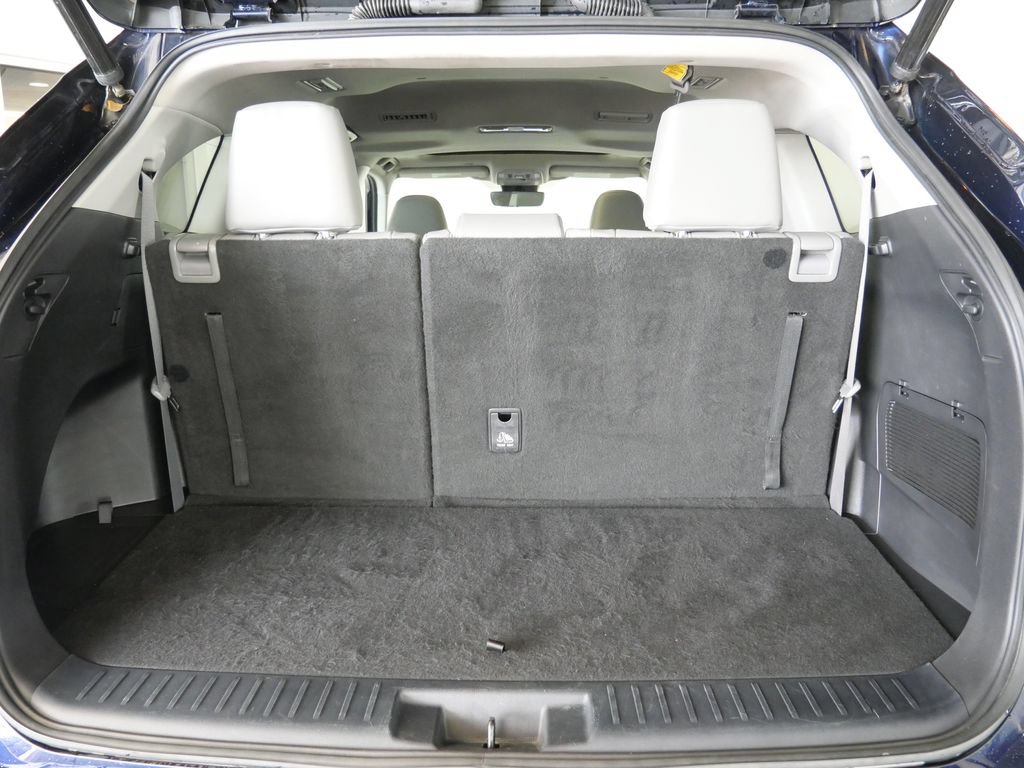Used 2022 Toyota Highlander XLE AWD/4WD image 31