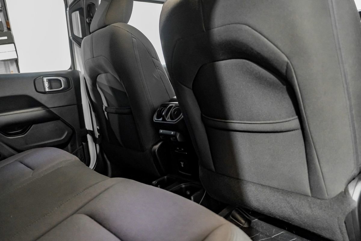 Used 2018 Jeep Wrangler Unlimited Sahara image 34