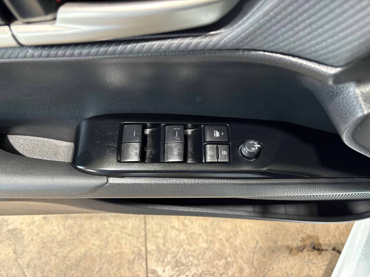 Used 2025 Toyota Camry SE FWD image 13