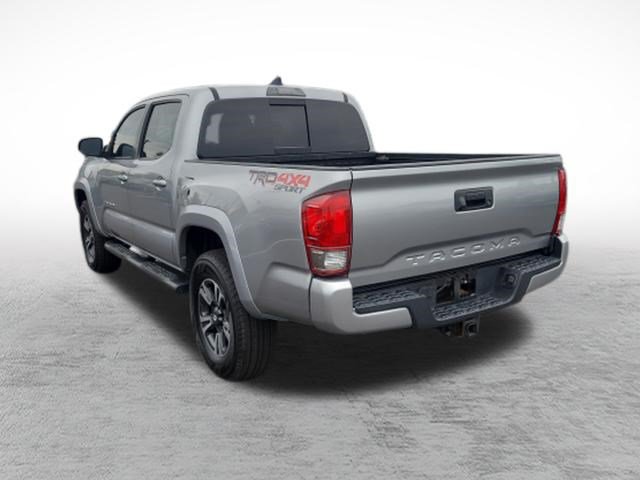Used 2017 Toyota Tacoma TRD Sport w/ Exterior Package AWD/4WD image 5