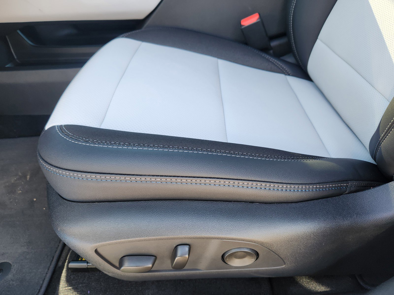 New 2026 Chevrolet Equinox EV LT image 18