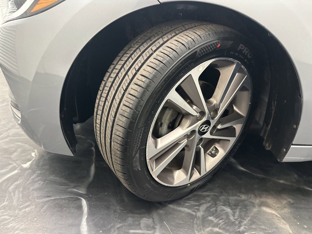 Used 2017 Hyundai Elantra Limited w/ Limited Tech Package 04 image 28