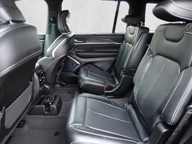 Used 2022 Jeep Grand Cherokee L Overland w/ Luxury Tech Group IV AWD/4WD image 10