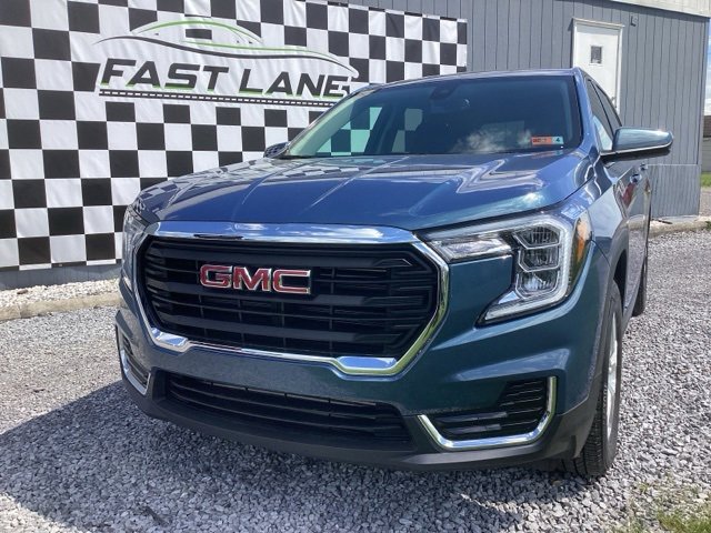 Used 2024 GMC Terrain SLE image 3