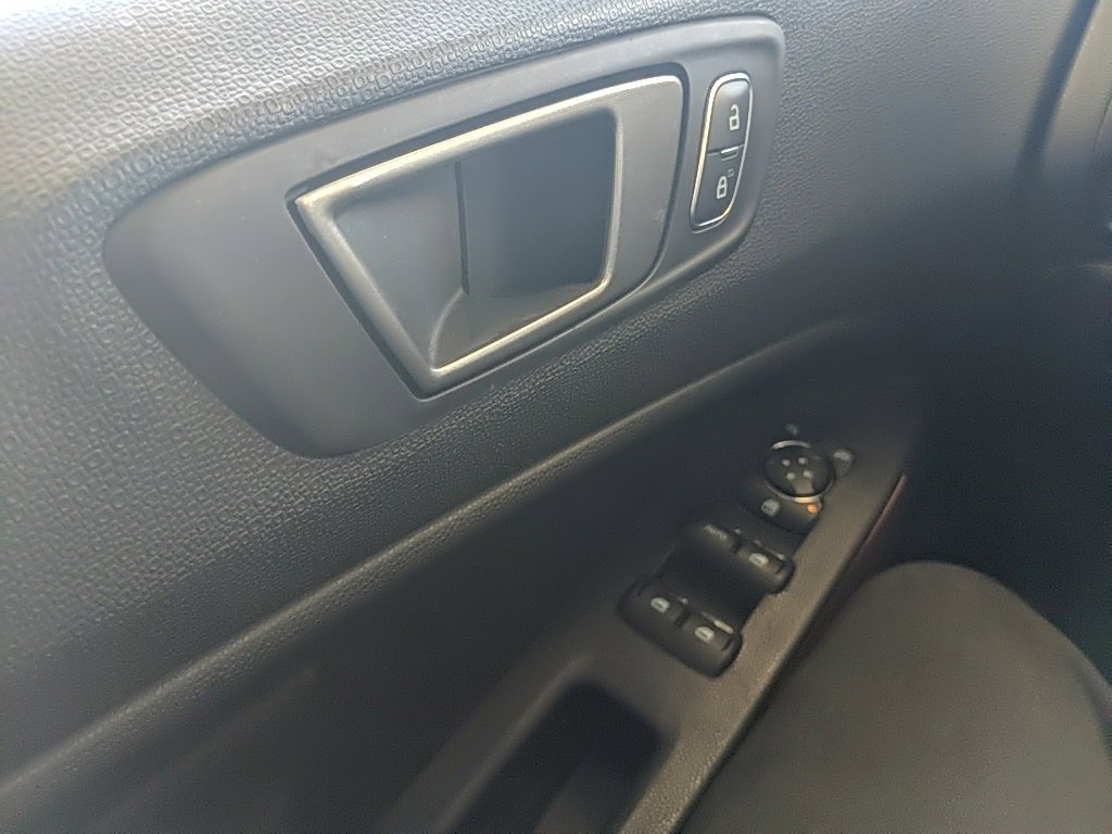 Used 2022 Ford EcoSport SE w/ SE Convenience Package image 24