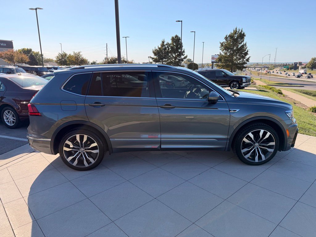 Used 2020 Volkswagen Tiguan SEL Premium R-Line w/ 3rd Row Seat Package AWD/4WD image 10