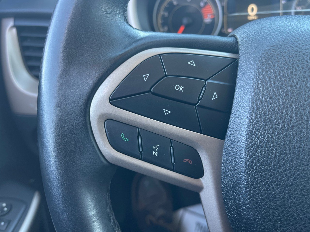 Used 2017 Jeep Cherokee Latitude FWD image 23