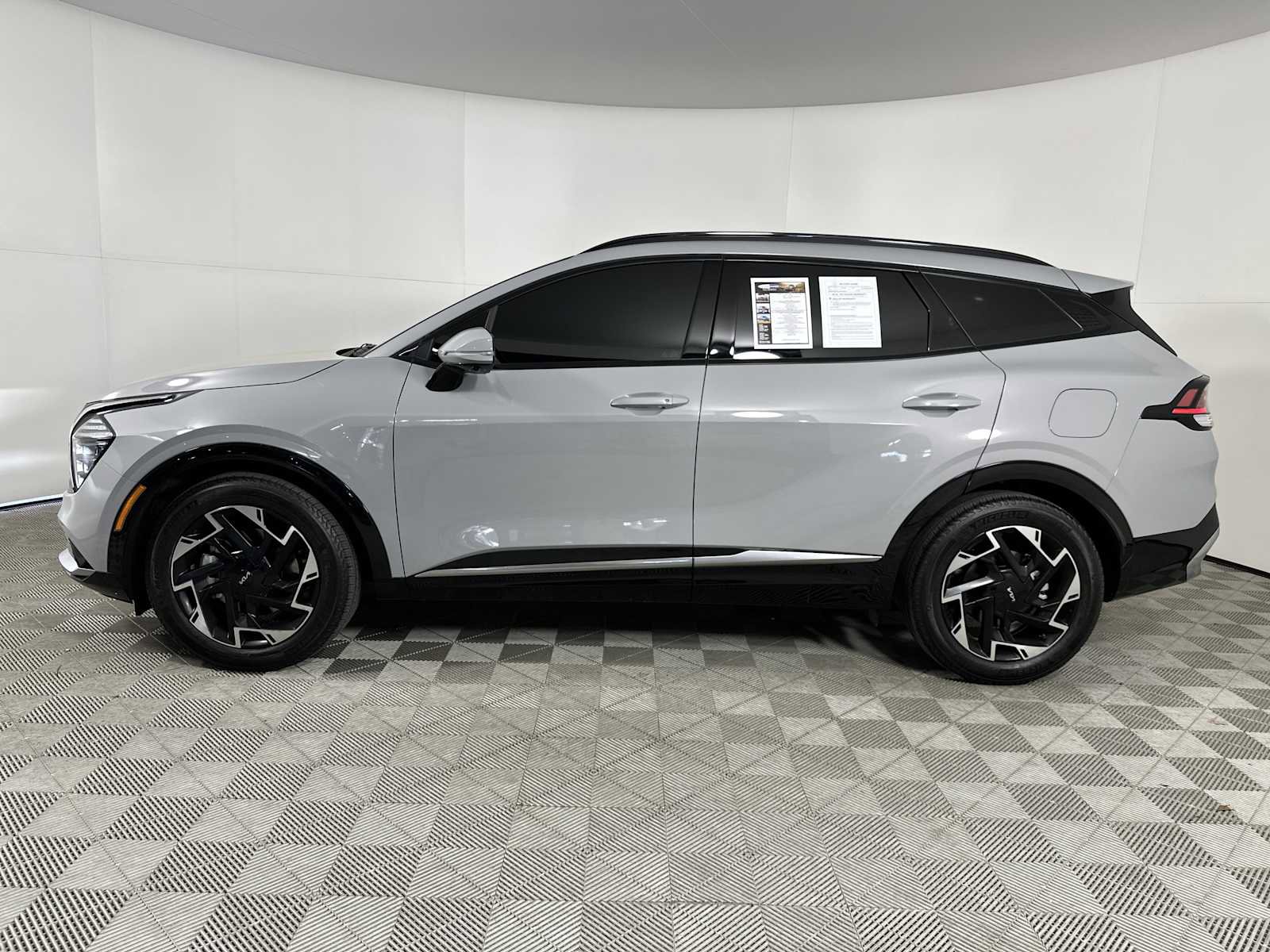 Used 2025 Kia Sportage SX image 5