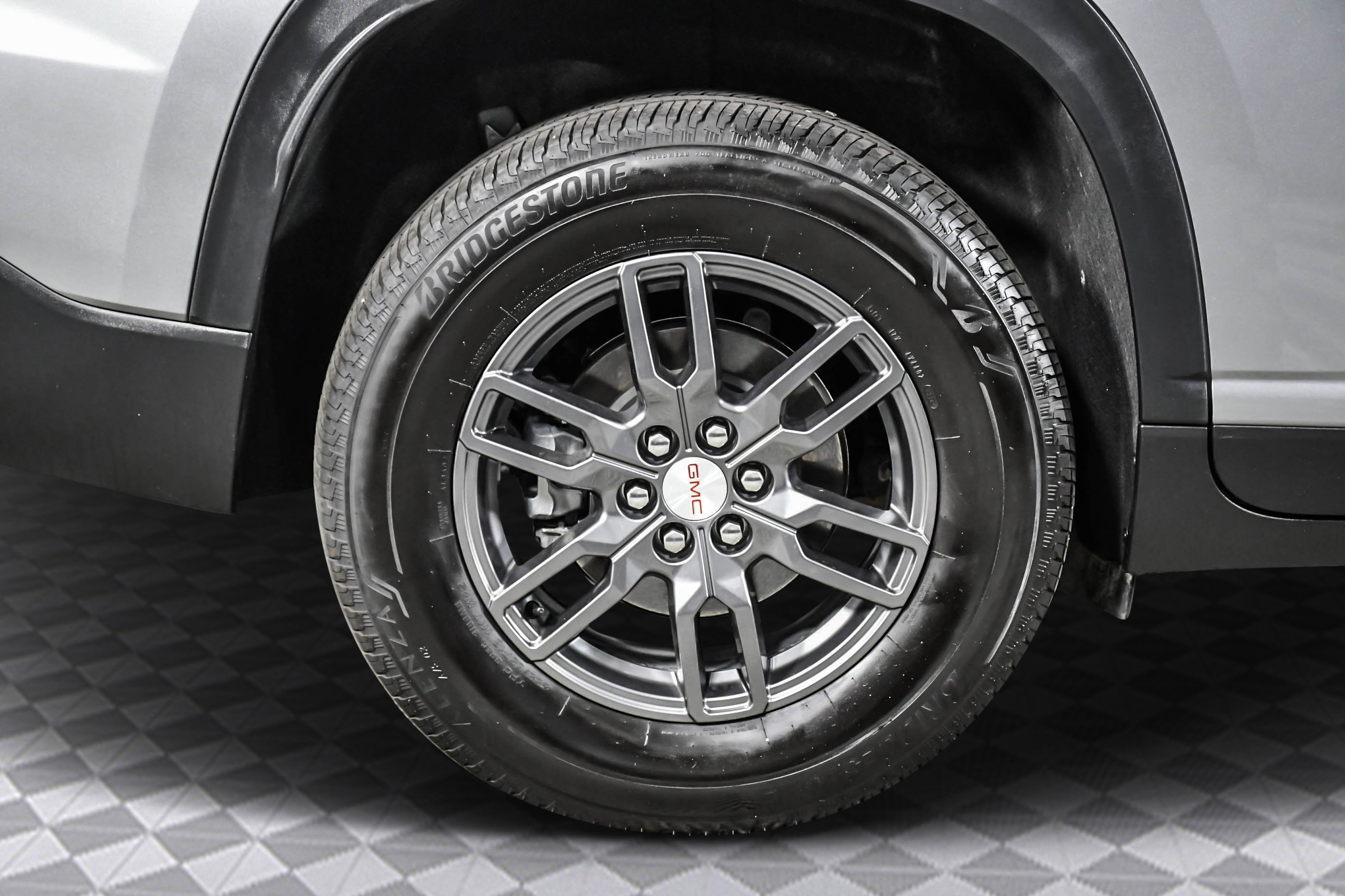 Used 2025 GMC Acadia Elevation image 32