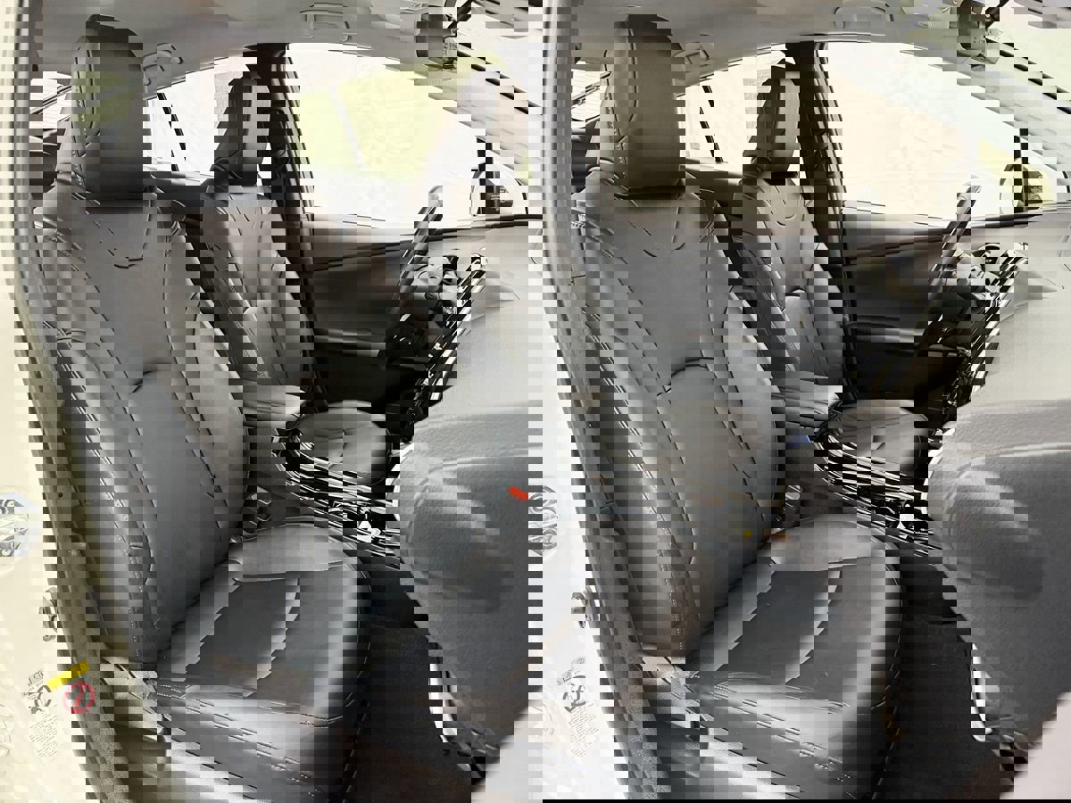 Used 2018 Toyota Prius Three Touring w/ Appearance Package FWD image 25