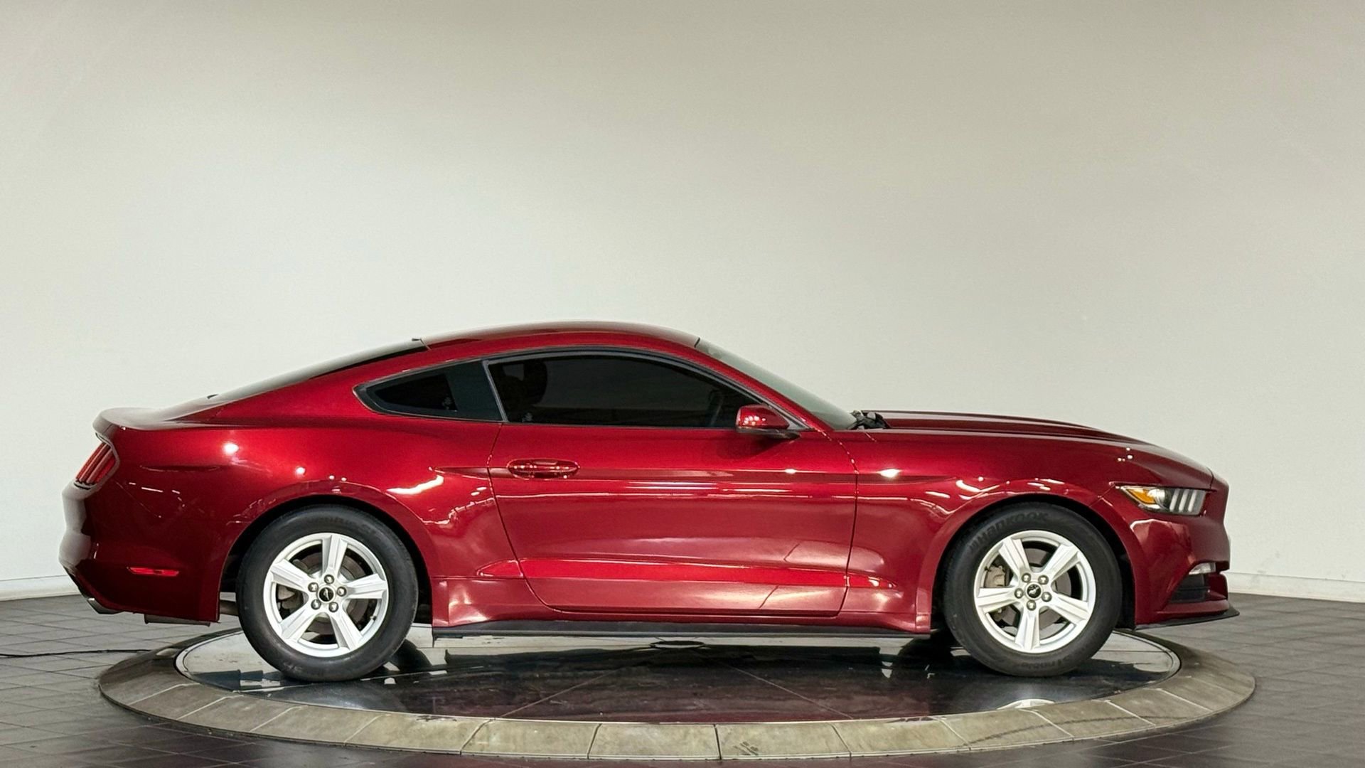 Used 2017 Ford Mustang Coupe image 11