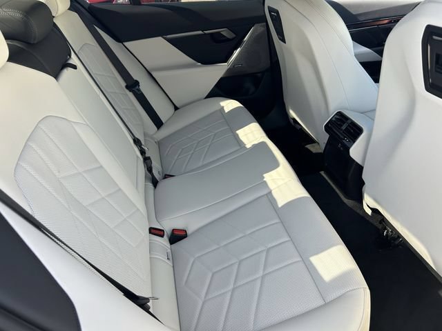 New 2026 BMW 550e xDrive w/ Premium Package AWD/4WD image 14