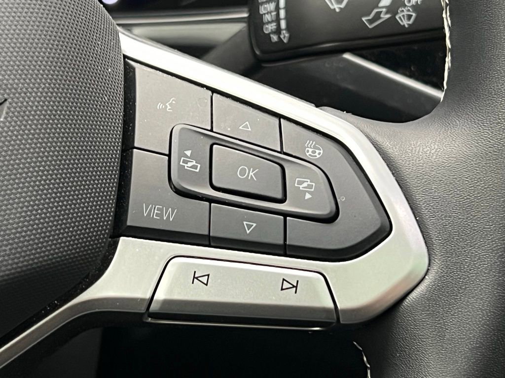 Used 2024 Volkswagen Taos SEL image 17