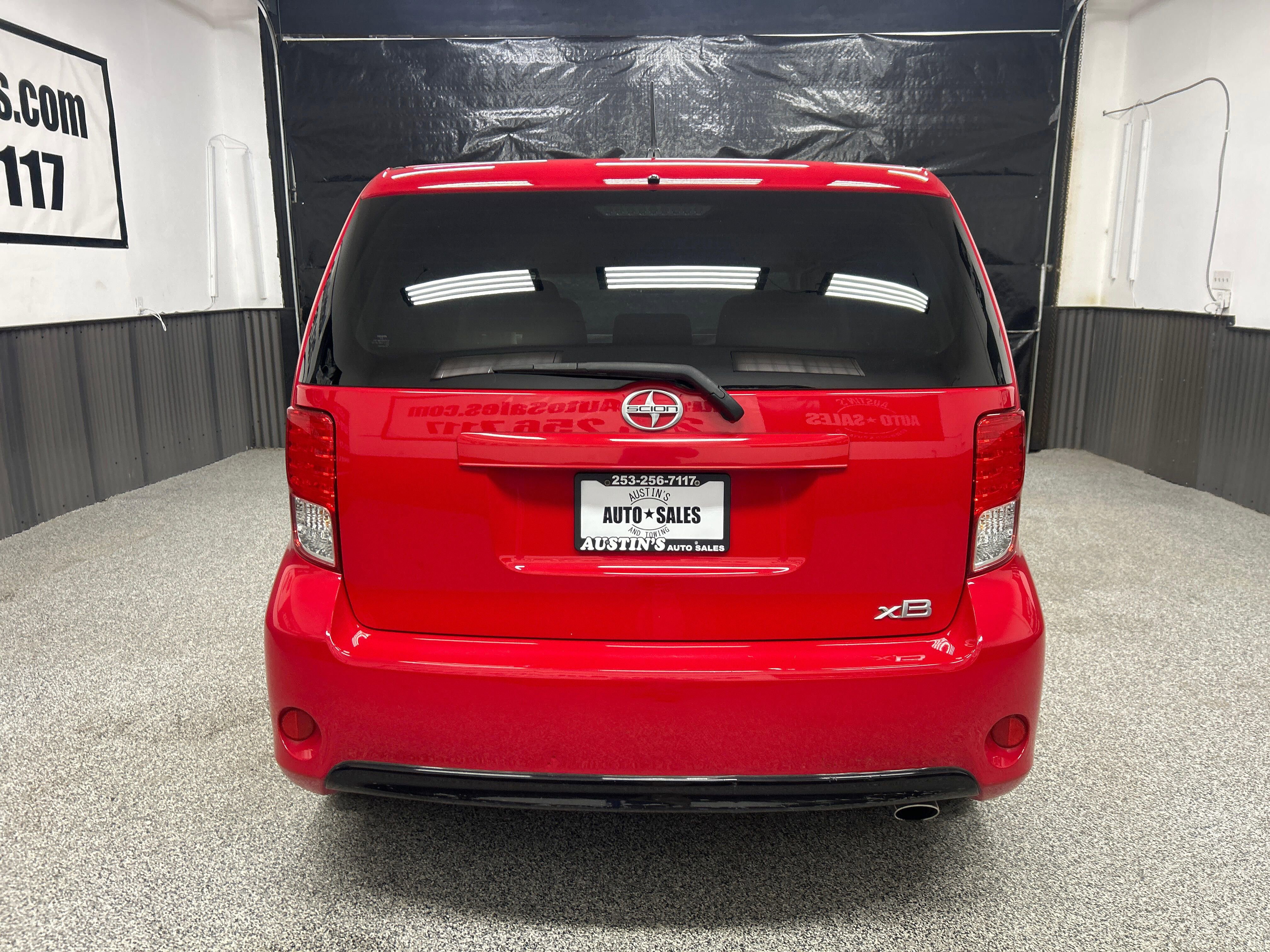 Used 2014 Scion xB FWD image 5