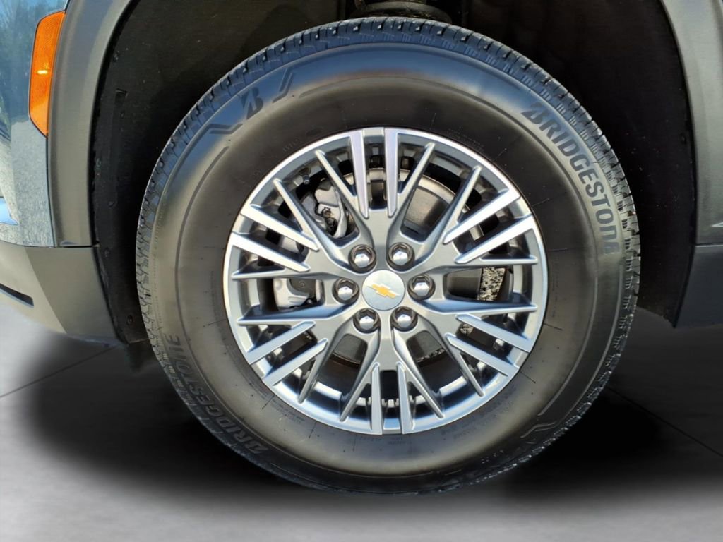 Used 2026 Chevrolet Traverse LT w/ LPO, Floor Liner Package AWD/4WD image 11