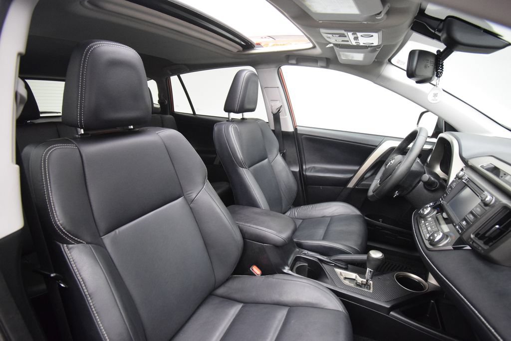 Used 2015 Toyota RAV4 Limited w/ Technology Package AWD/4WD image 19
