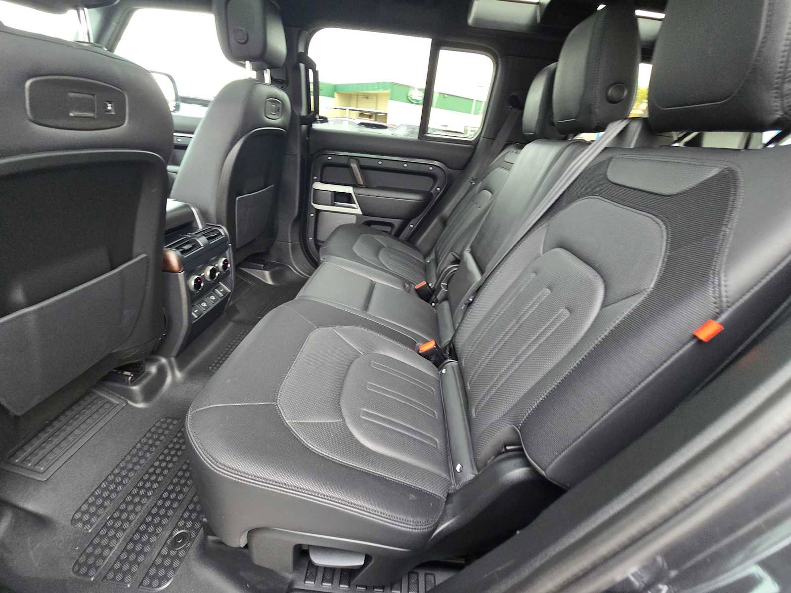 Used 2022 Land Rover Defender 110 X-Dynamic HSE image 19